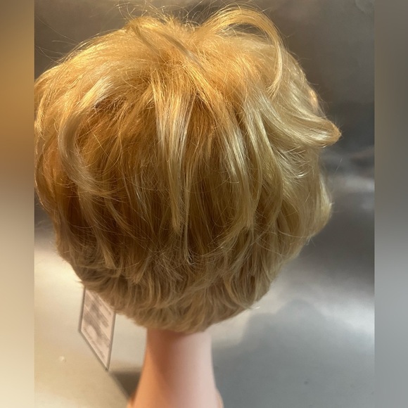 Blonde curly layered Wig 27/613 Full Cap Synthetic Wig - Picture 5 of 13